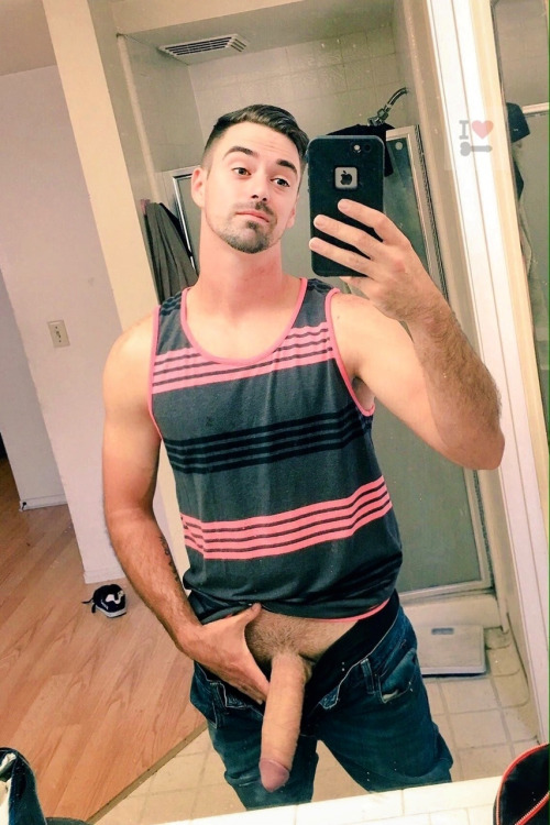 Chico Guapo Se Hace Un Selfie De Su Gran Polla Larga Gruesa Tema Gay